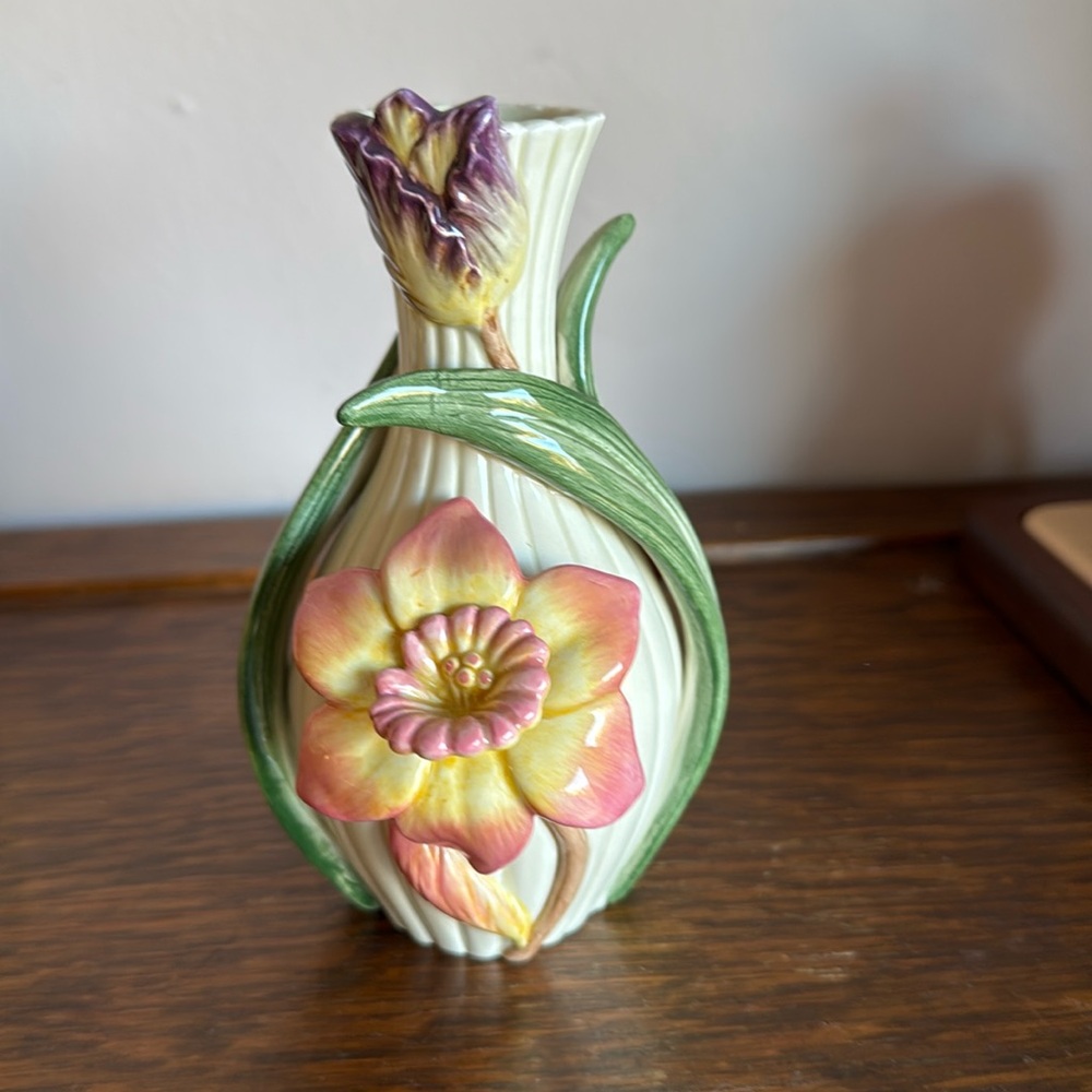 Fitz and Floyd daffodil vase